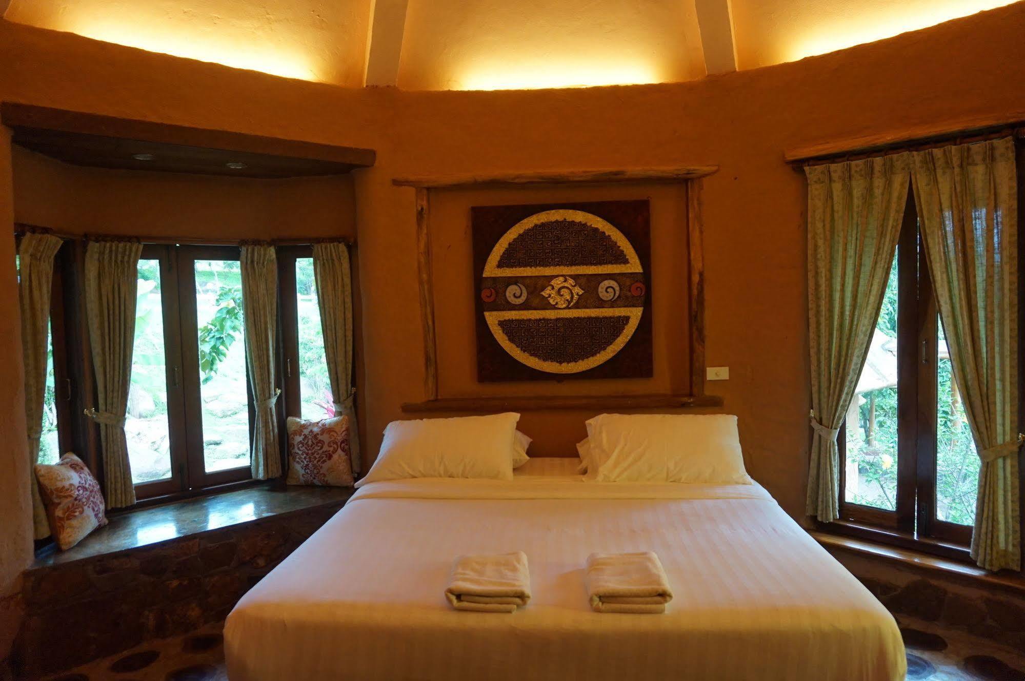 Baandin Wangnaamkeaw Hotel Wang Nam Khiao Exterior foto